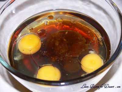 Mix the eggs with the oil, brown sugar and golden syrup