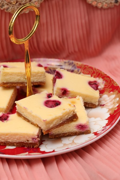 White Chocolate and Raspberry Cheesecake Slice