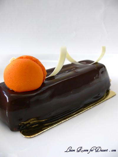  Chocolate Petit Gateaux (chocolate mousse, madaring mousseline cream, chocolate kalamansi cremeux, pistachio dacquoise)