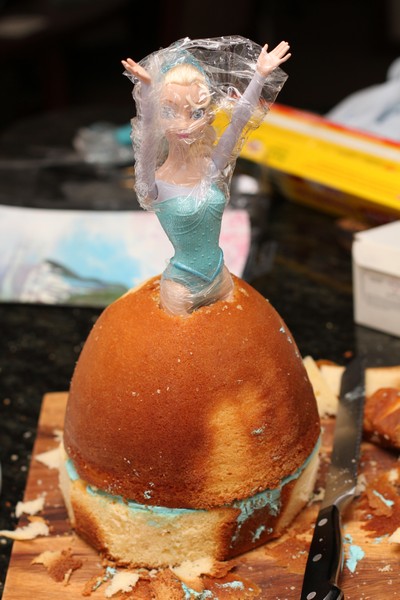 Elsa Cake carving