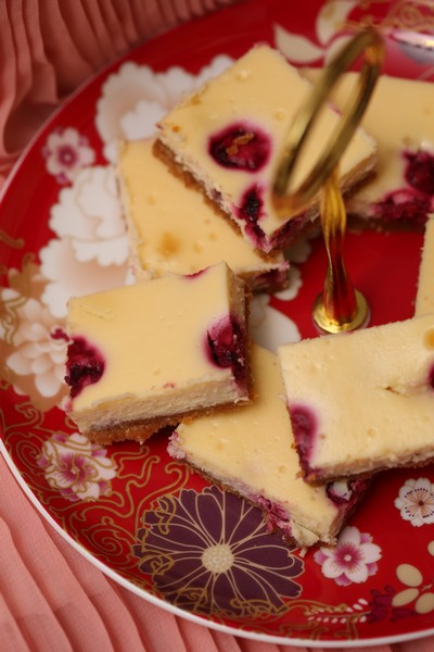White Chocolate and Raspberry Cheesecake Slice