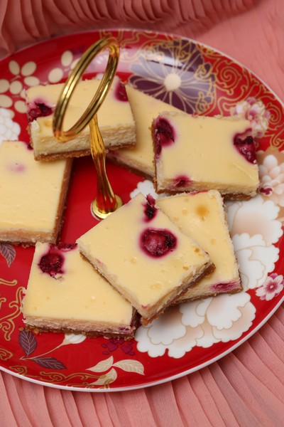 White Chocolate and Raspberry Cheesecake Slice
